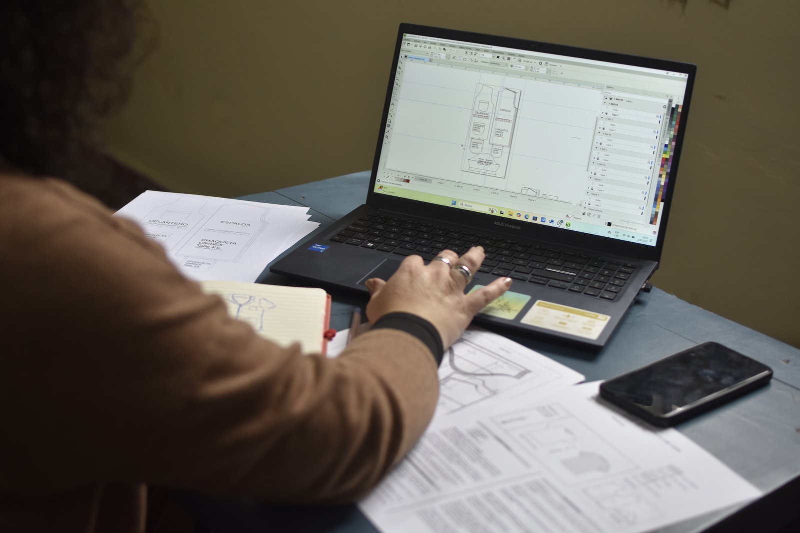 Vista del equipo de ICAA en el taller